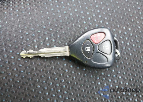 2009 Toyota Matrix S z USA, uszkodzony, nr VIN 2T1LE40E19C008645